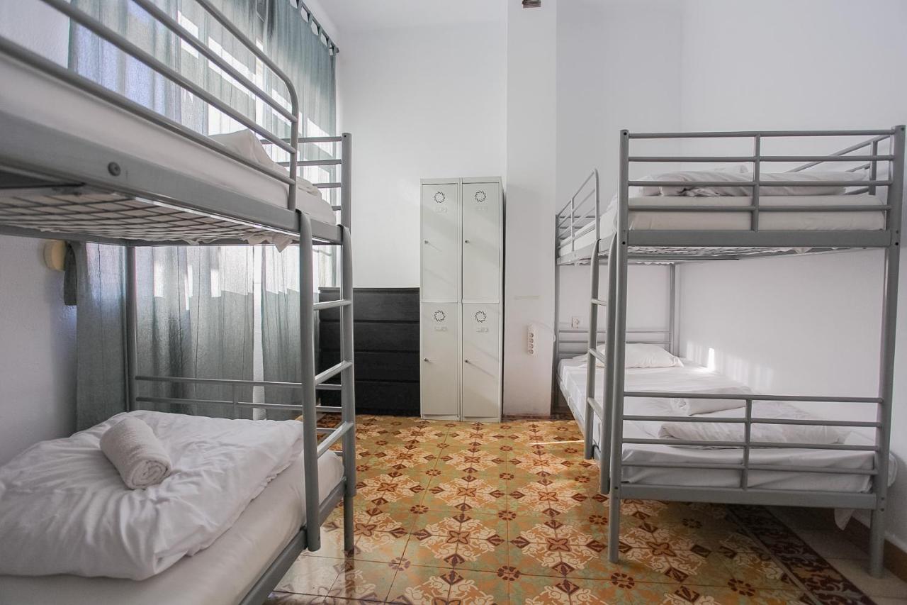 Barbatuke Bed & Bike Hostel Malaga Exterior photo