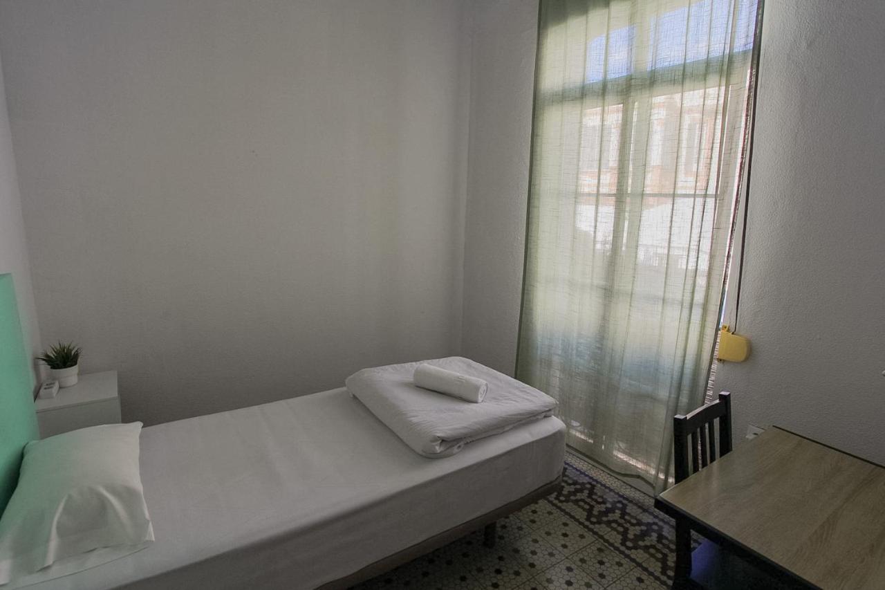 Barbatuke Bed & Bike Hostel Malaga Exterior photo