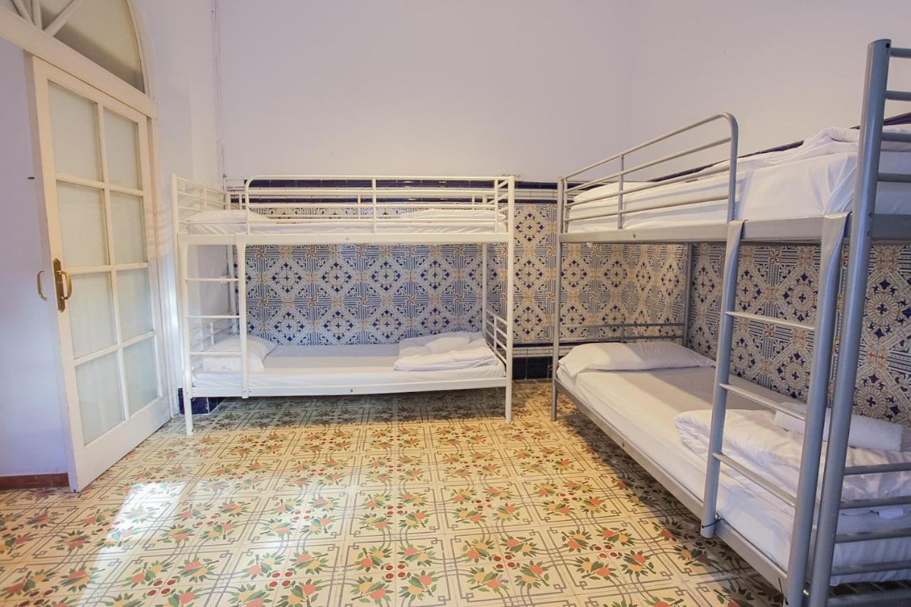 Barbatuke Bed & Bike Hostel Malaga Exterior photo